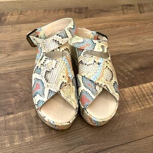 Matisse “Runaway” Size 8 Snakeskin Print Leather Ankle Strap Platform Sandals